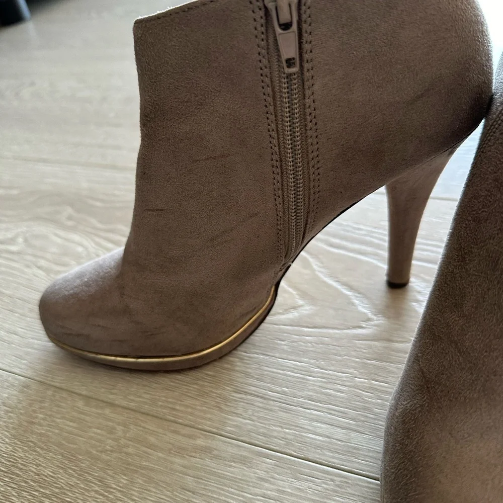 Call it Spring Heels - Picture 6 of 8